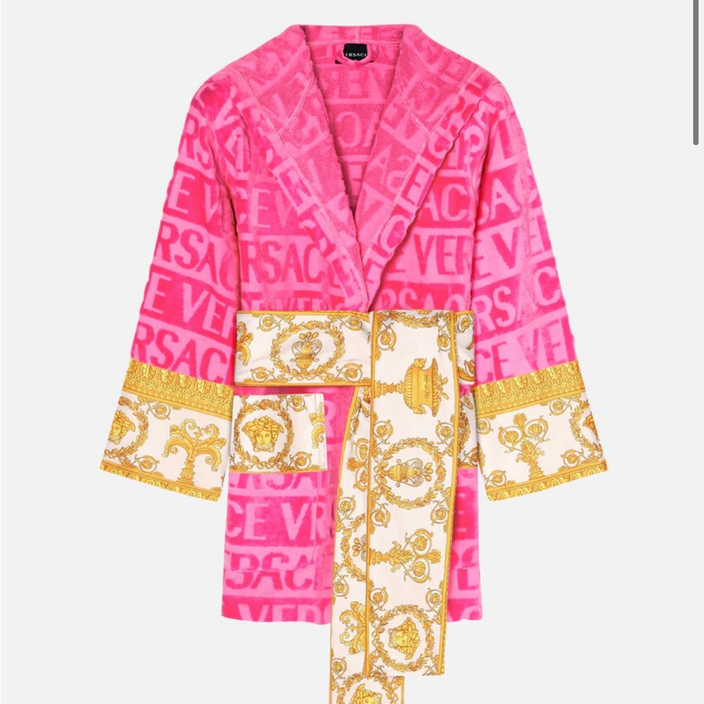 Authentic Versace I ♡ BAROQUE SHORT BATHROBE in hot pink in gentlyused condition